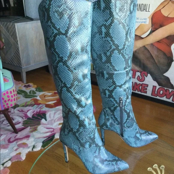 NWOT Vince Camuto Snake Embossed Leather Boots 5.5 - Picture 2 of 7